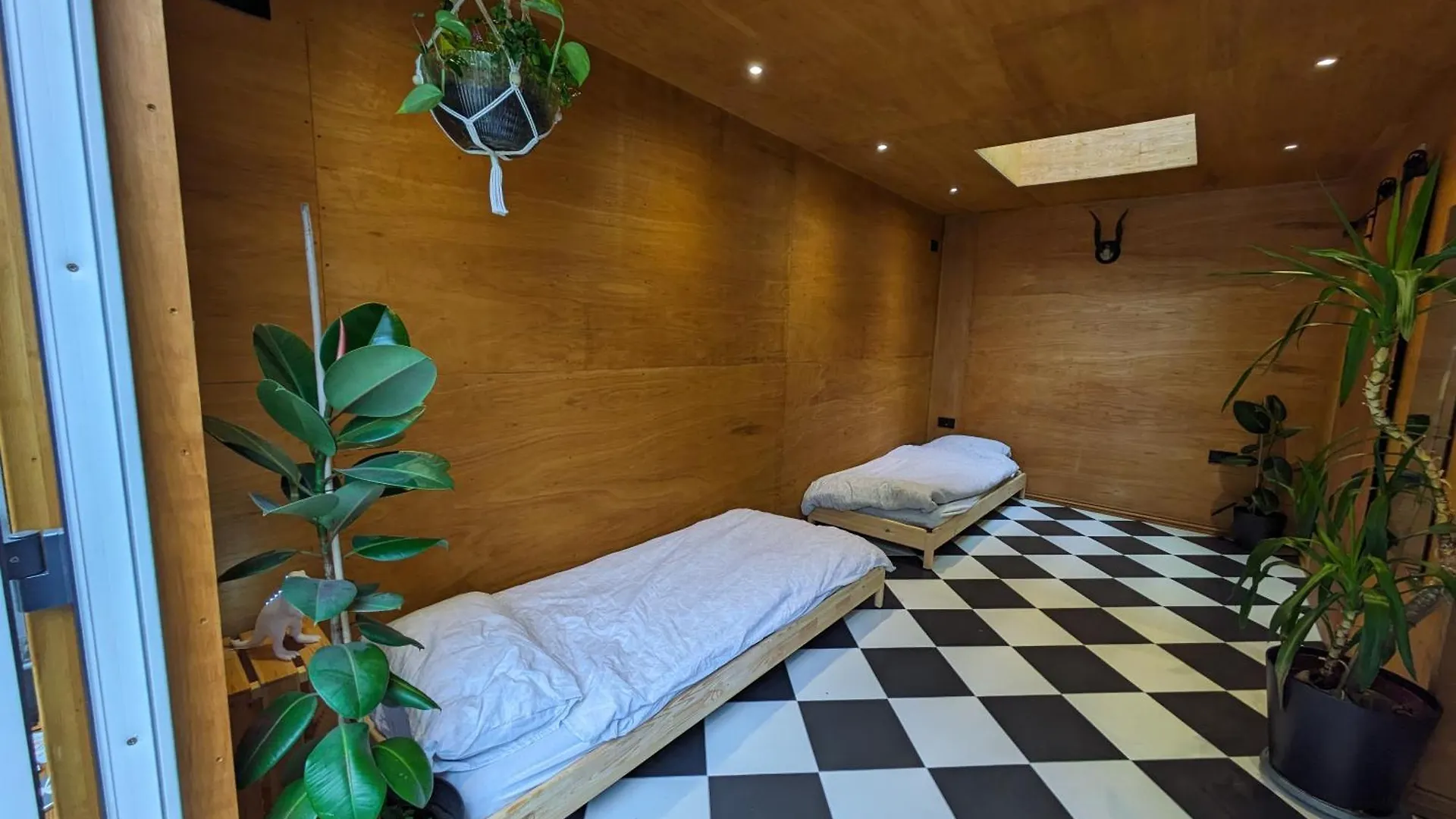 Spacious Cabin London Canary Wharf Free Parking B&B 0*,  United Kingdom